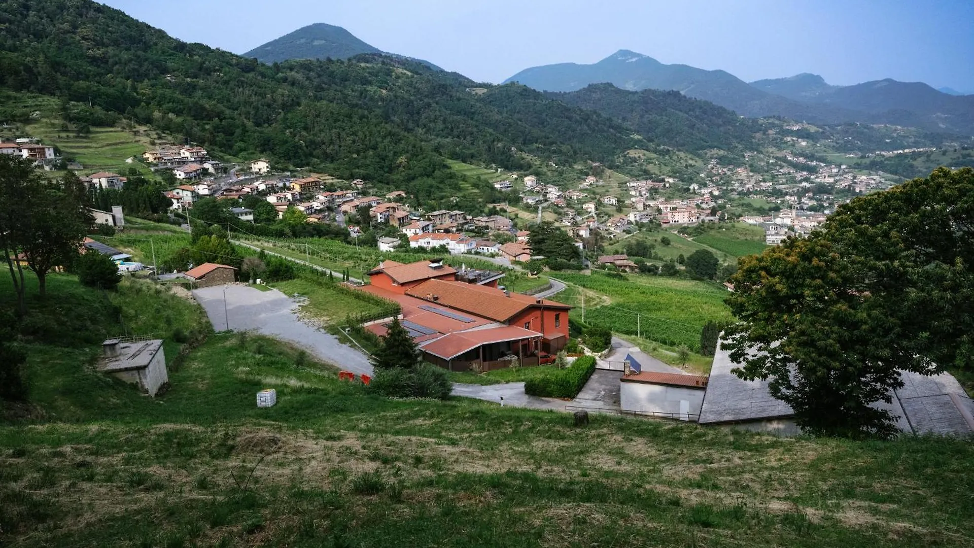 Hotel Agriturismo Podere Cavaga Lago D'Iseo Agribio Winery Foresto Sparso
