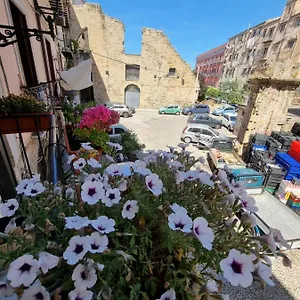 Residenza Tarzana , Palermo Italien